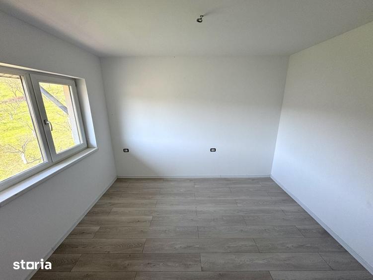 Casă cu 4 camere cu Teren 150 Mp în Tomești