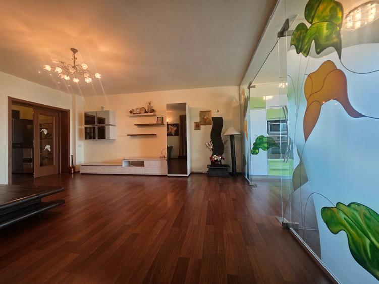 Apartament cu 3 camere semidecomandat în Calea Plevnei