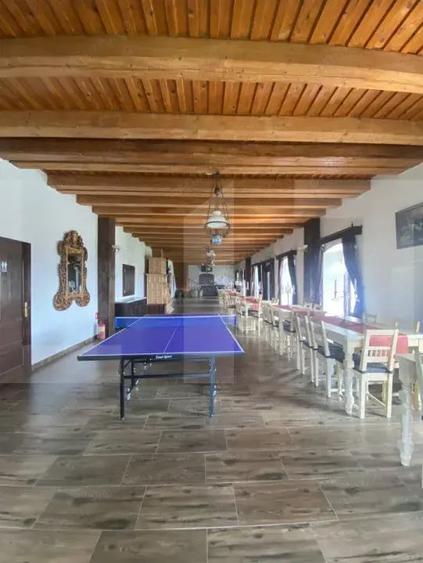 Casă cu 7 camere cu Teren 3000 Mp în Central