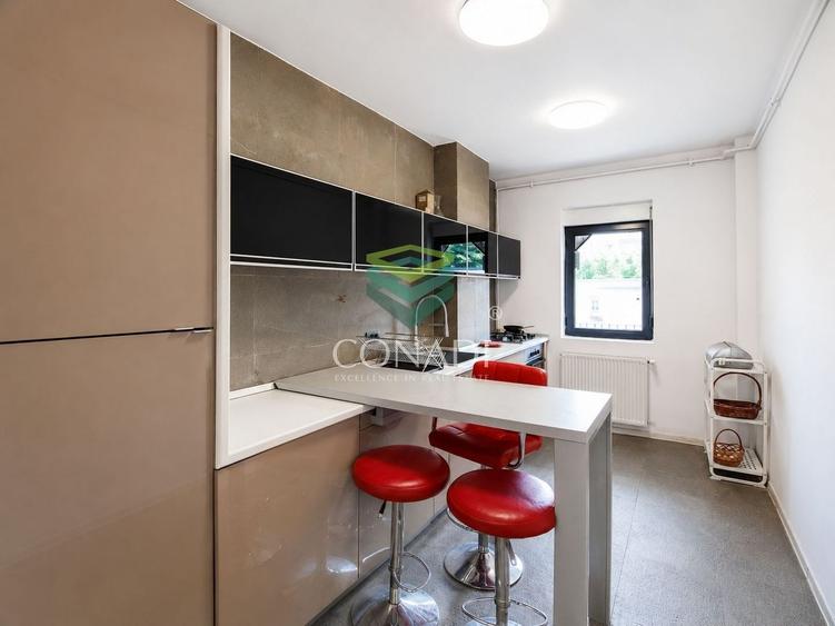 Apartament cu 3 camere decomandat, mobilat în Polonă