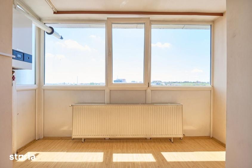Apartament cu 4 camere semidecomandat în Craiovei