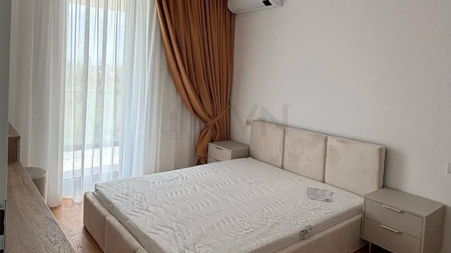 Apartament cu 3 camere semidecomandat, mobilat în Băneasa