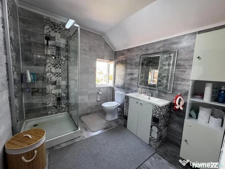 Casă cu 7 camere cu Teren 585 Mp în Teiu