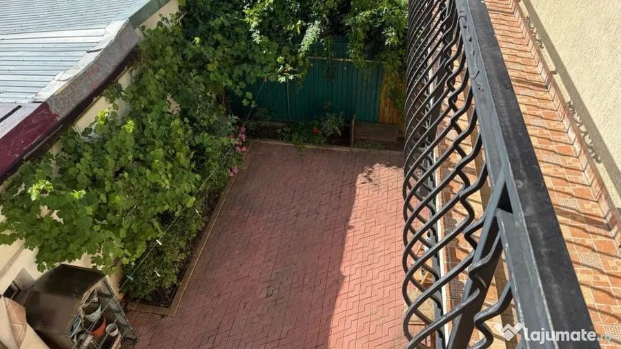 Casă cu 5 camere cu Teren 200 Mp în Dămăroaia