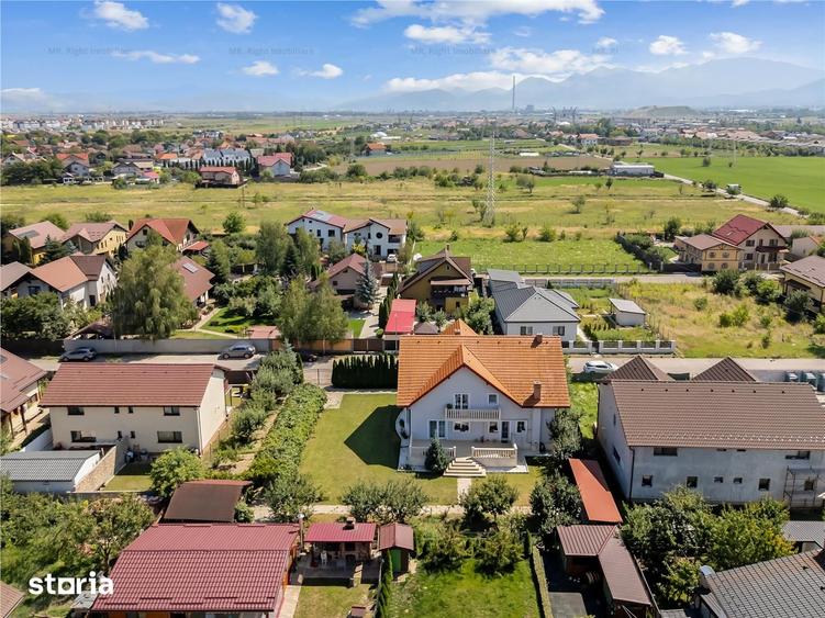 Casă cu 5 camere cu Teren 1032 Mp în Sânpetru