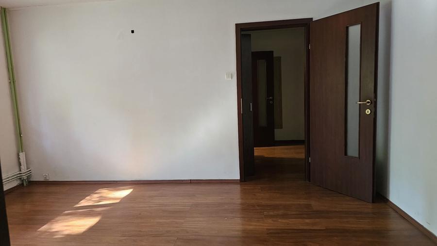 Apartament cu 2 camere semidecomandat în Gemenii
