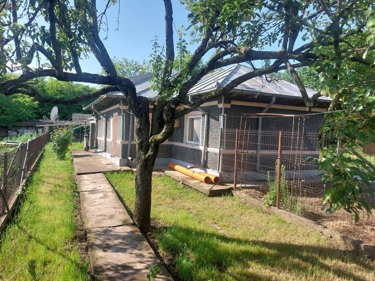 Casă cu 4 camere în Movila