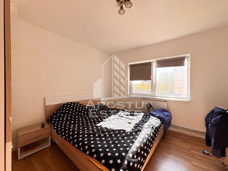 Apartament cu 4 camere decomandat, mobilat în Steaua