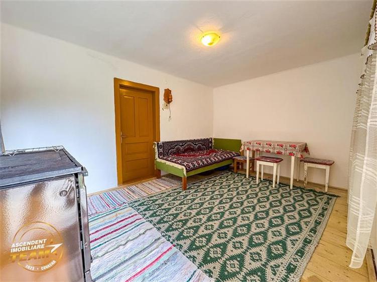 Casă individuală cu 2 camere cu Teren 553 Mp în Exterior Est