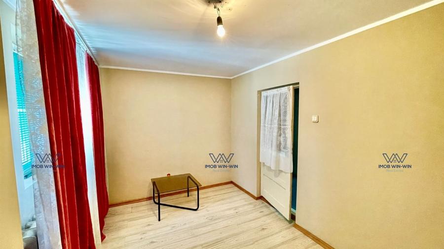 Casă individuală cu 8 camere cu Garaj în Valea Ursului