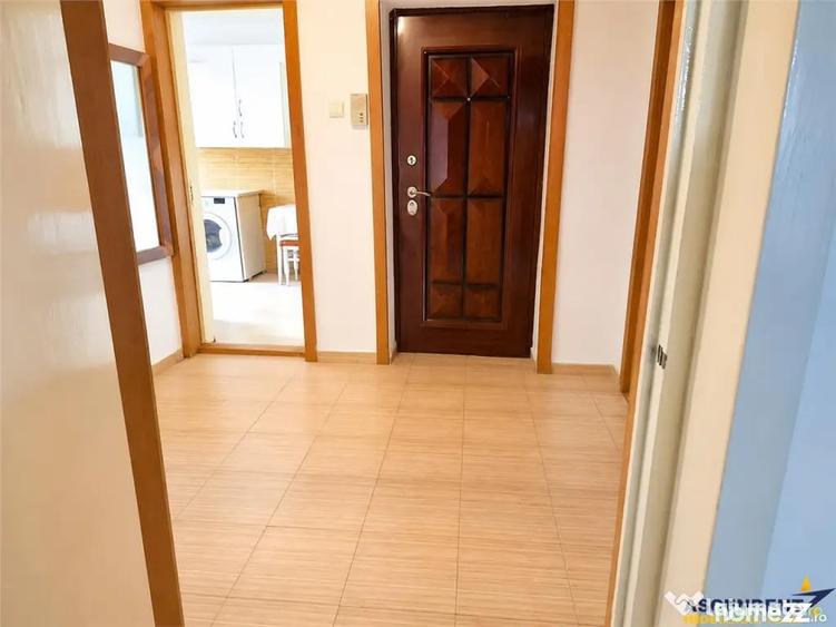 Apartament cu 3 camere decomandat în Drumul Poienii