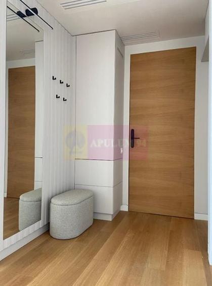Apartament cu 2 camere semidecomandat, mobilat în Central