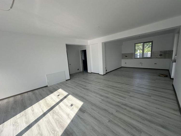 Casă cu 4 camere în Joița