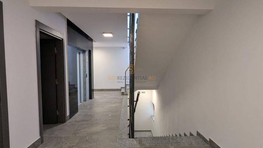 Apartament cu 3 camere semidecomandat în Berceni