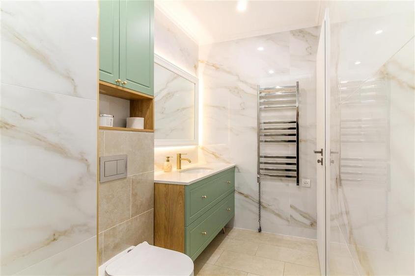 Apartament cu 3 camere semidecomandat în Gară