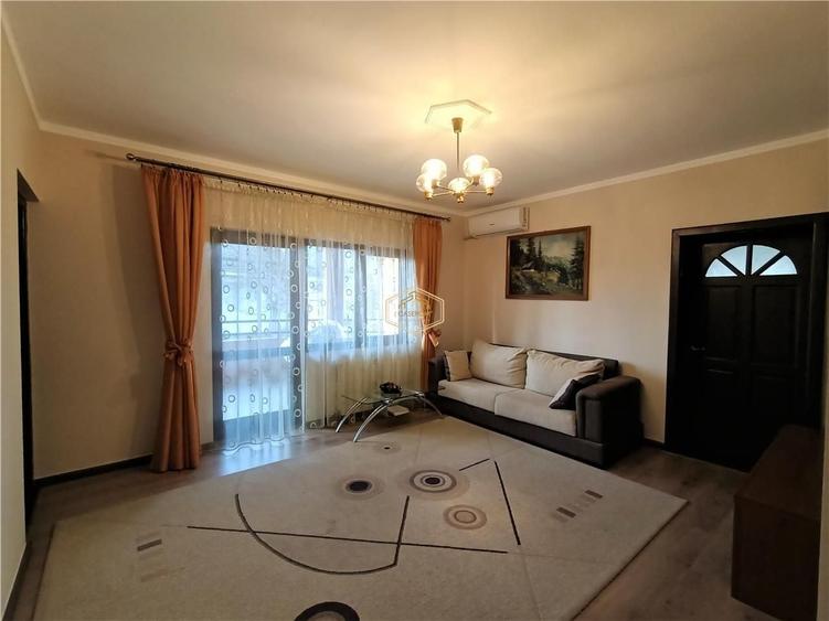 Casă cu 4 camere în Horea