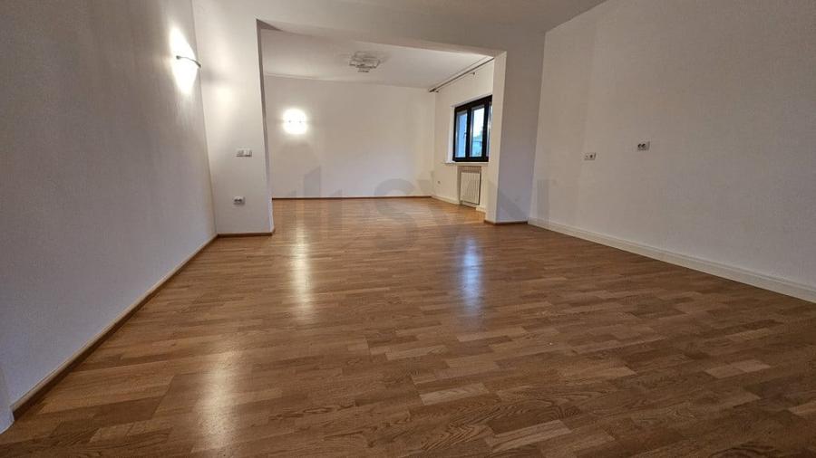 Apartament cu 3 camere decomandat în Casin