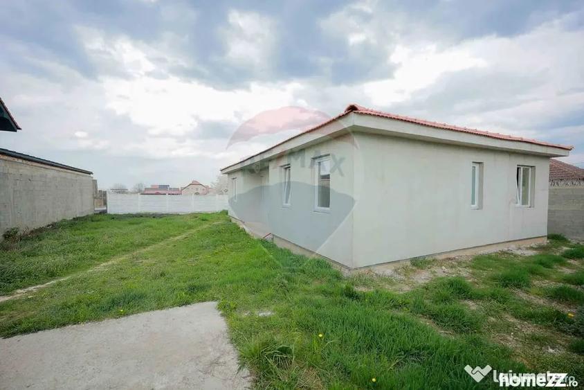 Casă cu 3 camere cu Teren 455 Mp în Cihei