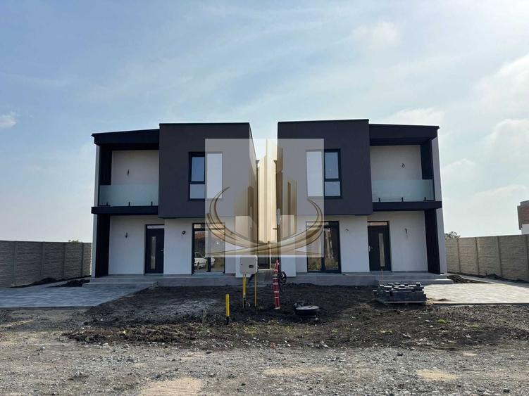 Duplex cu 5 camere cu Canalizare în Săcălaz