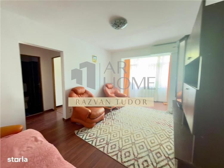 Apartament cu 3 camere semidecomandat în Mihai Bravu