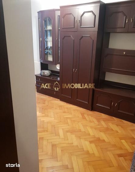 Apartament cu 4 camere, mobilat în Regie