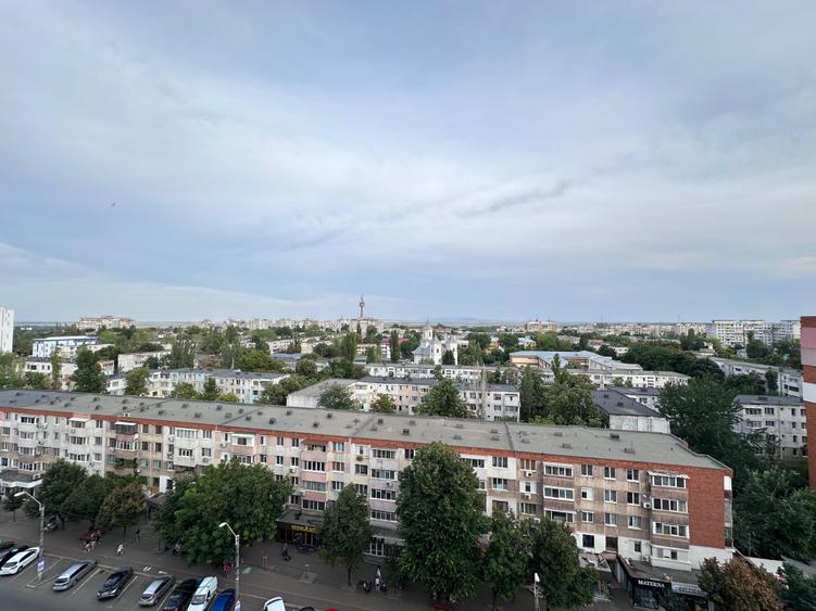 Apartament cu 2 camere decomandat în Micro 18