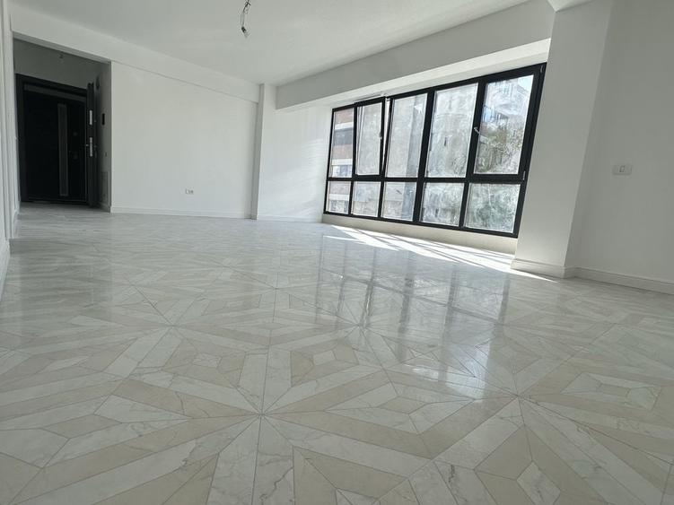 Apartament cu 3 camere semidecomandat în Tomis Plus