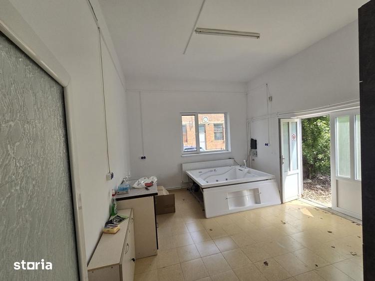 Spațiu comercial, de 100 mp, în Zona industrială