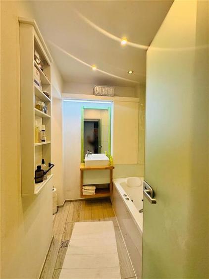 Apartament cu 4 camere semidecomandat în Tătărași