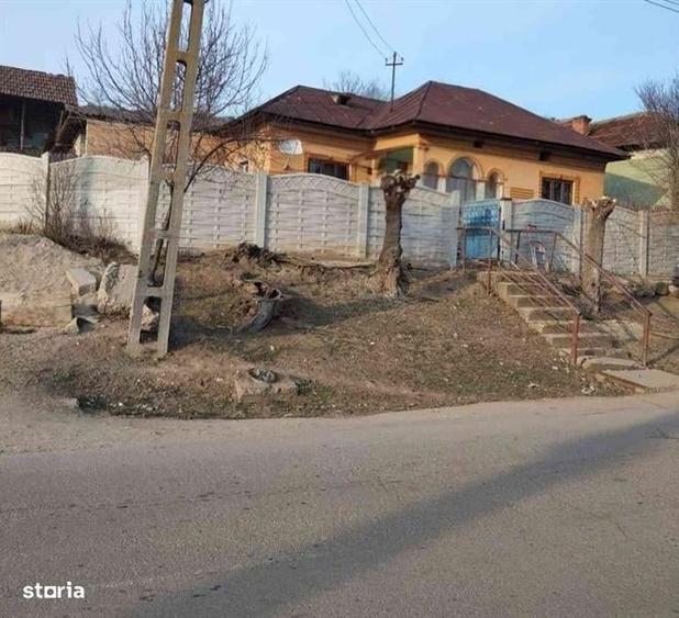 Casă individuală cu 5 camere cu Teren 1200 Mp în Braloștița
