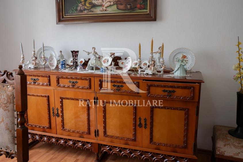 Apartament cu 4 camere decomandat în Central