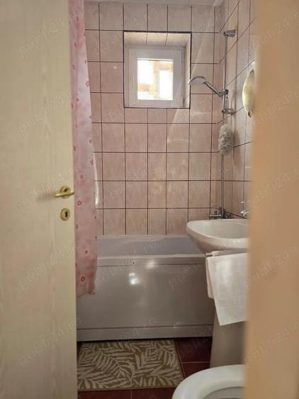 Apartament cu 3 camere semidecomandat în Medicină