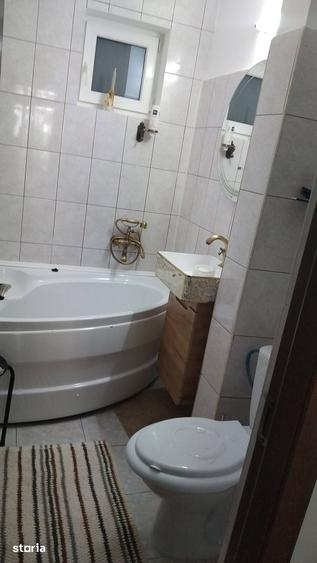 Apartament cu 3 camere decomandat în Sud