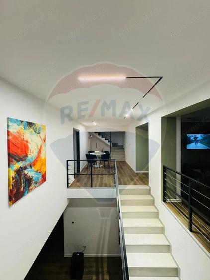 Casă cu Teren 5191 Mp în Almaș