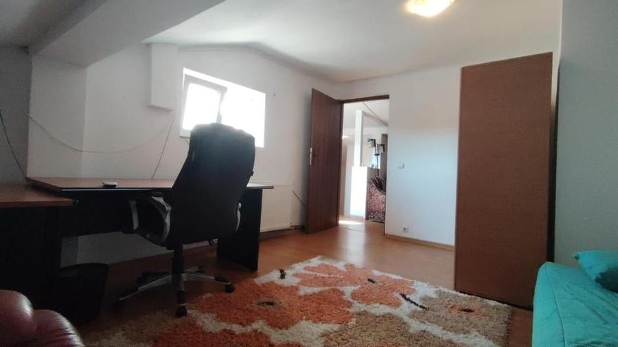 Apartament cu 4 camere în Parcul Carol