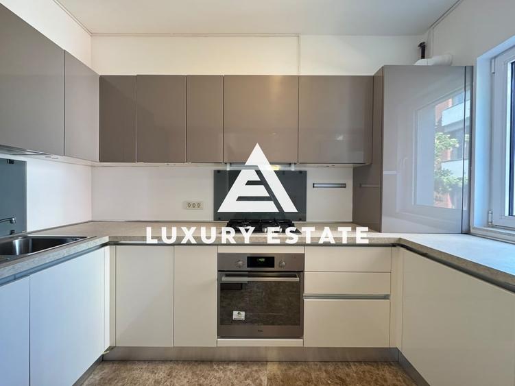 Apartament cu 4 camere decomandat în Polonă