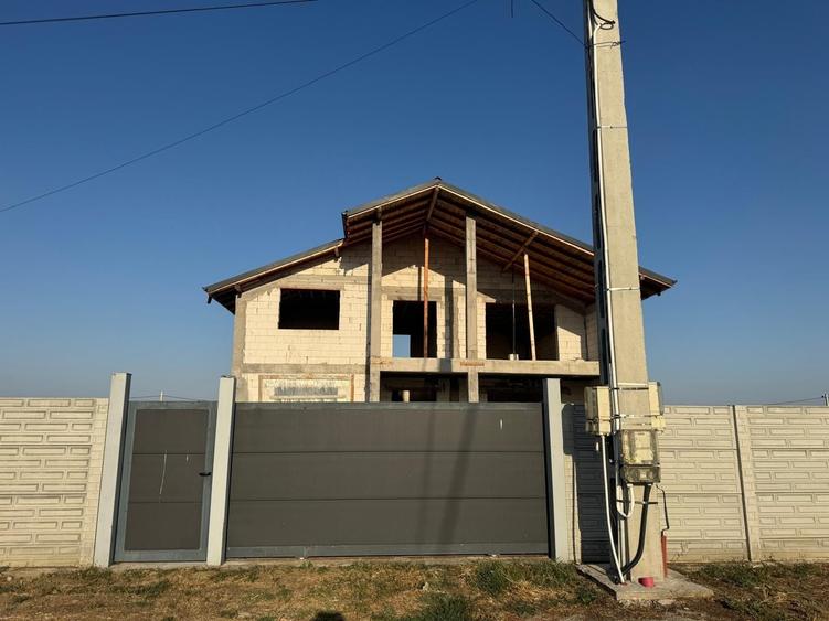Casă cu 4 camere în Slătioara