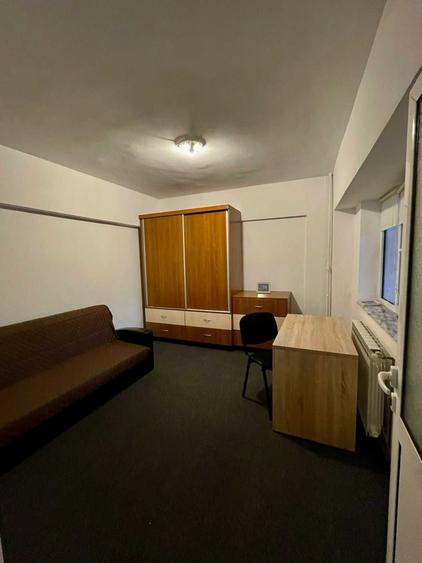 Persoana Fizica Inchiriez Apartament 2 Camere Decomandat, Pacurari (Etaj 2) - 1