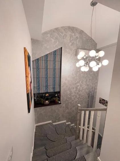 Casă individuală cu 5 camere cu Teren 421 Mp în Central