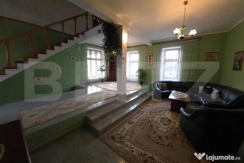 Casă cu 5 camere cu Teren 1900 Mp în Central