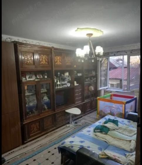 Apartament cu 3 camere în Veteranilor