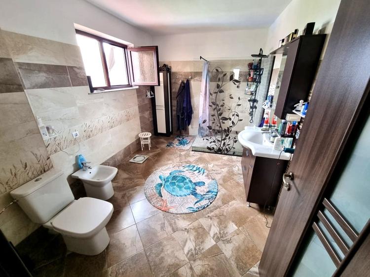 Casă individuală cu 5 camere cu Teren 1719 Mp în Micești
