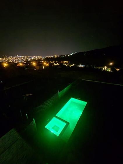 Casă individuală cu 4 camere cu Piscina în Iris