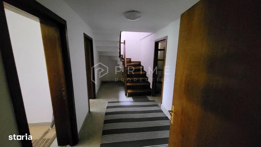 Casă cu 4 camere în Livezeni