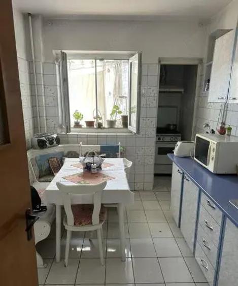 Apartament cu 4 camere în Rahova