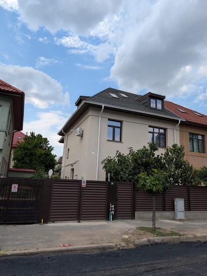 Apartament cu 5 camere decomandat în Floreasca