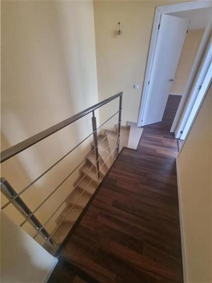 Penthouse cu 5 camere decomandat în 1 Mai