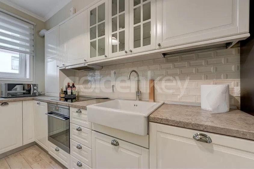 Apartament cu 3 camere decomandat în Barbu Văcărescu