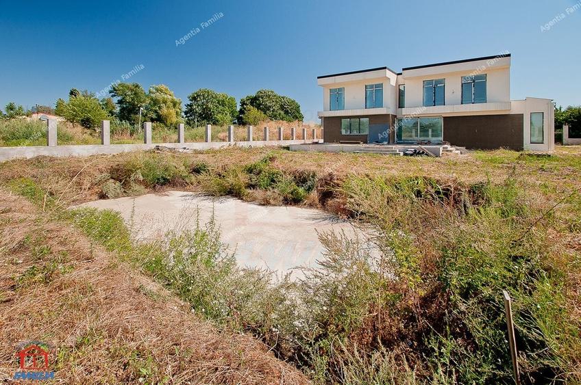 Casă individuală cu 5 camere cu Canalizare în Costi