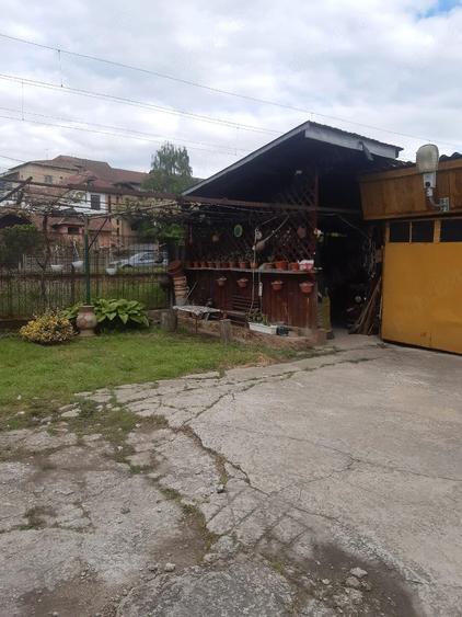 Casă cu Teren 1471 Mp în Central